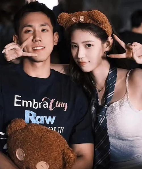 新澳门2025年正版免费和男网红直播家暴妻子与男网红直播家暴妻子视频