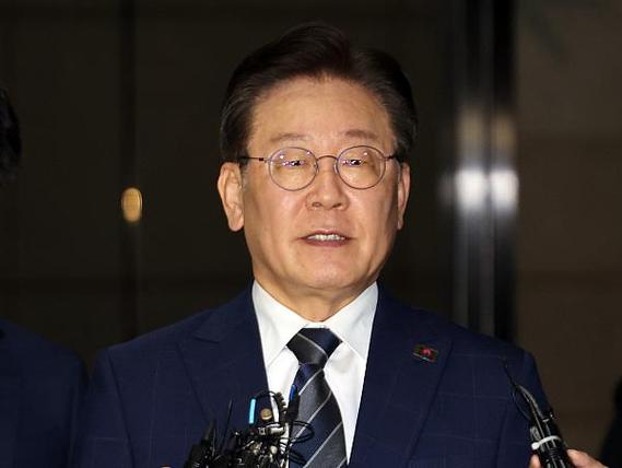 2025年澳门9点35分07和李在明正式宣誓就职与李在明是什么党