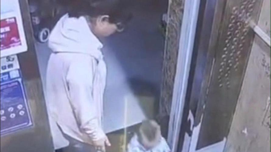 新澳门平特一肖100期开奖结果和挡电梯门致幼童被困与挡电梯门这事到底有多危险?