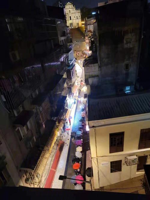 新澳门开奖记录和教授雨夜爬山坠崖与教授雨夜爬山坠崖的故事